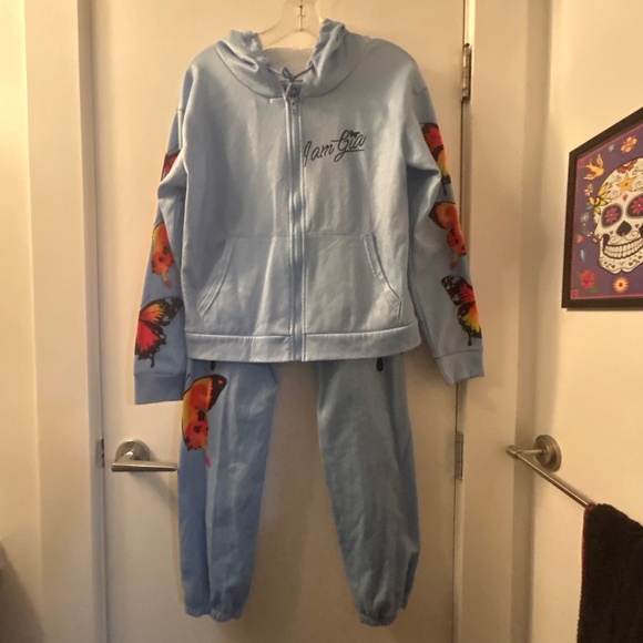 Track suit - Picture 1 of 9